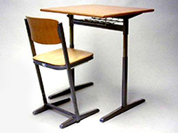 Kufentisch mit Alu-Trittschutz Modell 1014, einsitzig