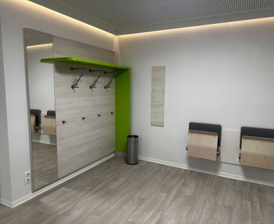 klappstühle im wartezimmer